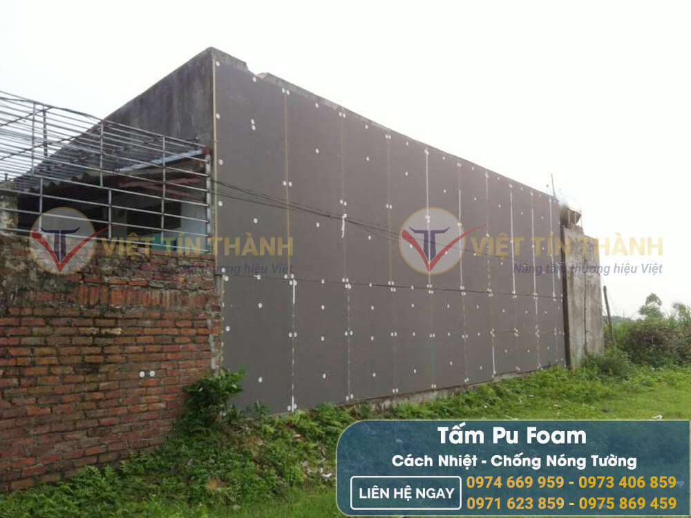 Tấm pufoam chống nóng tường.Ảnh:Việt Tín Thành